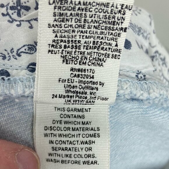 Free People Going Rogue Denim Skirt Size 26 Button Fly Light Wash Raw Hem Boho - Picture 7 of 8